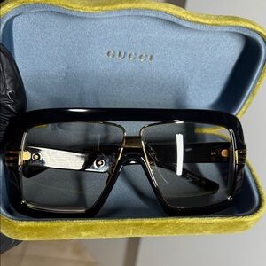 Gucci Black Frame Sunglasses with Gold Details. (Unisex)
